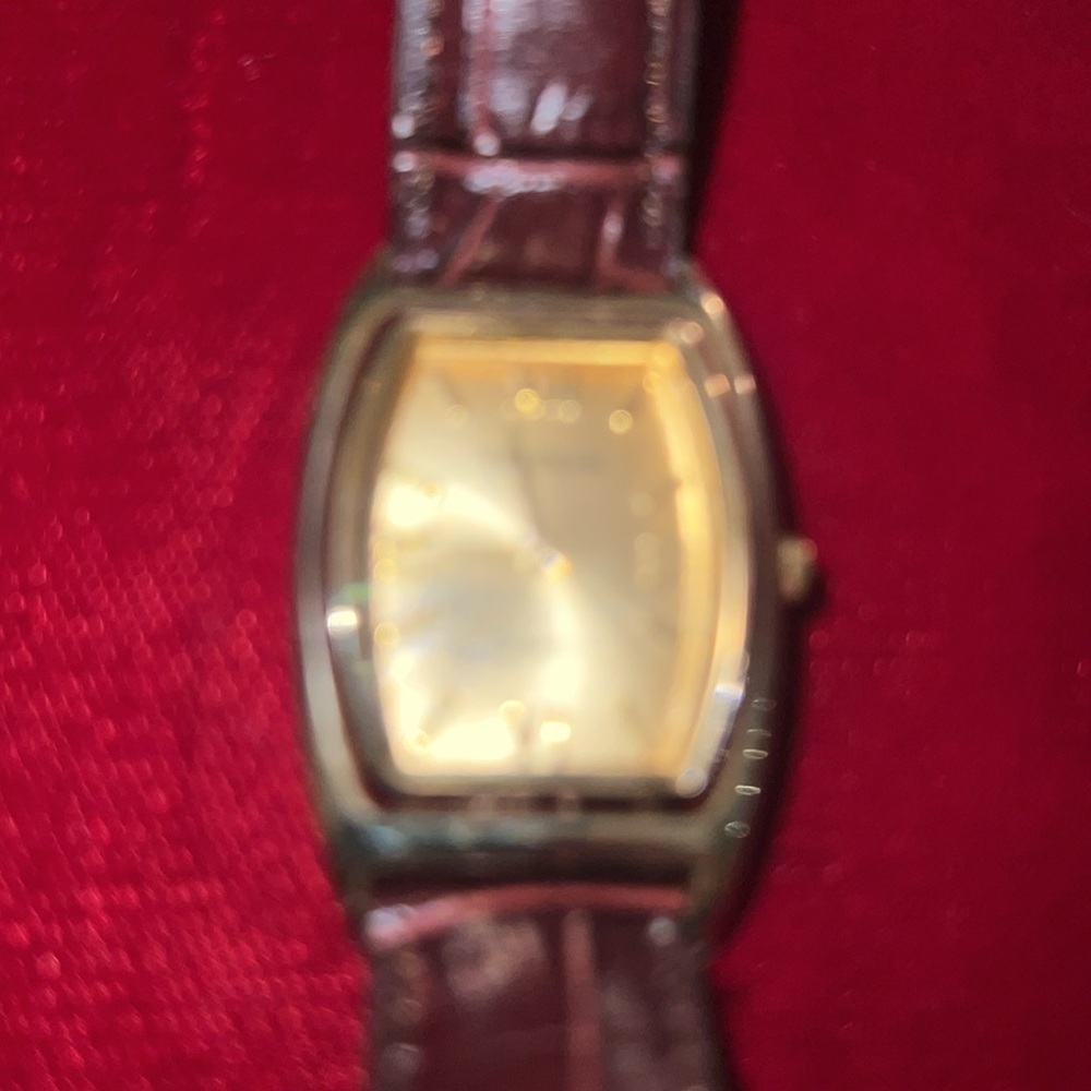 Vintage Waltham Quartz Ladies Watch - Picture 2 of 9